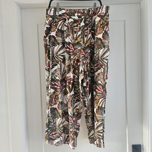 Leaf Print Cropped Pants